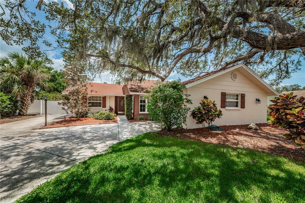 Property Photo:  1601 Avoca Drive  FL 34689 