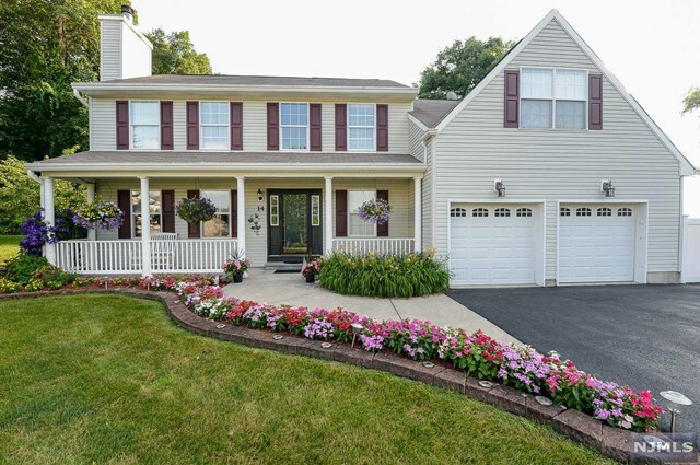 Property Photo:  14 Sunrise Court  NJ 07419 