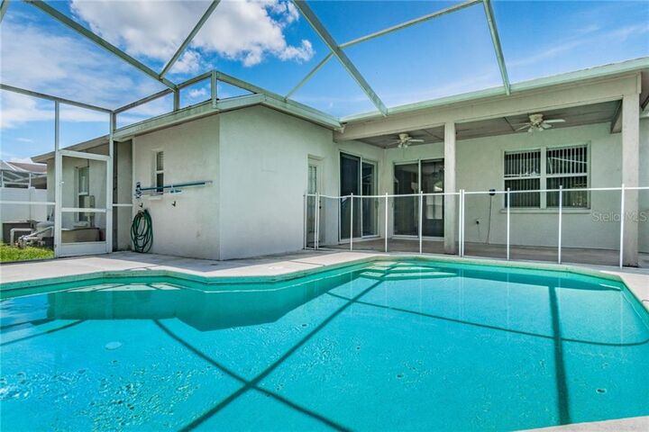 Property Photo: 2705 Brookville Drive FL 33596