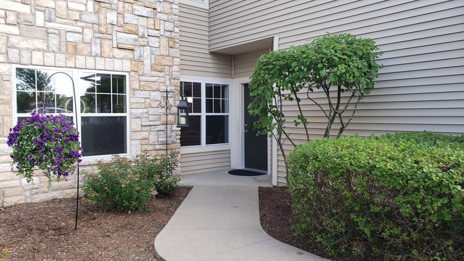 Property Photo: 9399 S Cobblestone Way C WI 53132