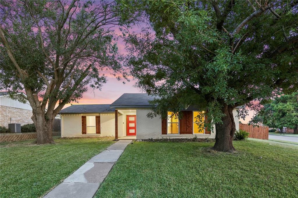 Property Photo: 2600 Winding Creek Drive TX 75007