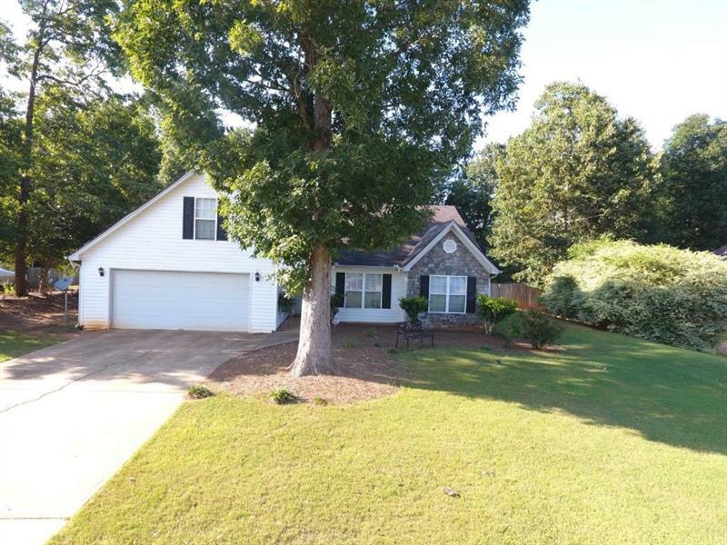 Property Photo: 250 Butler Bridge Circle 30016