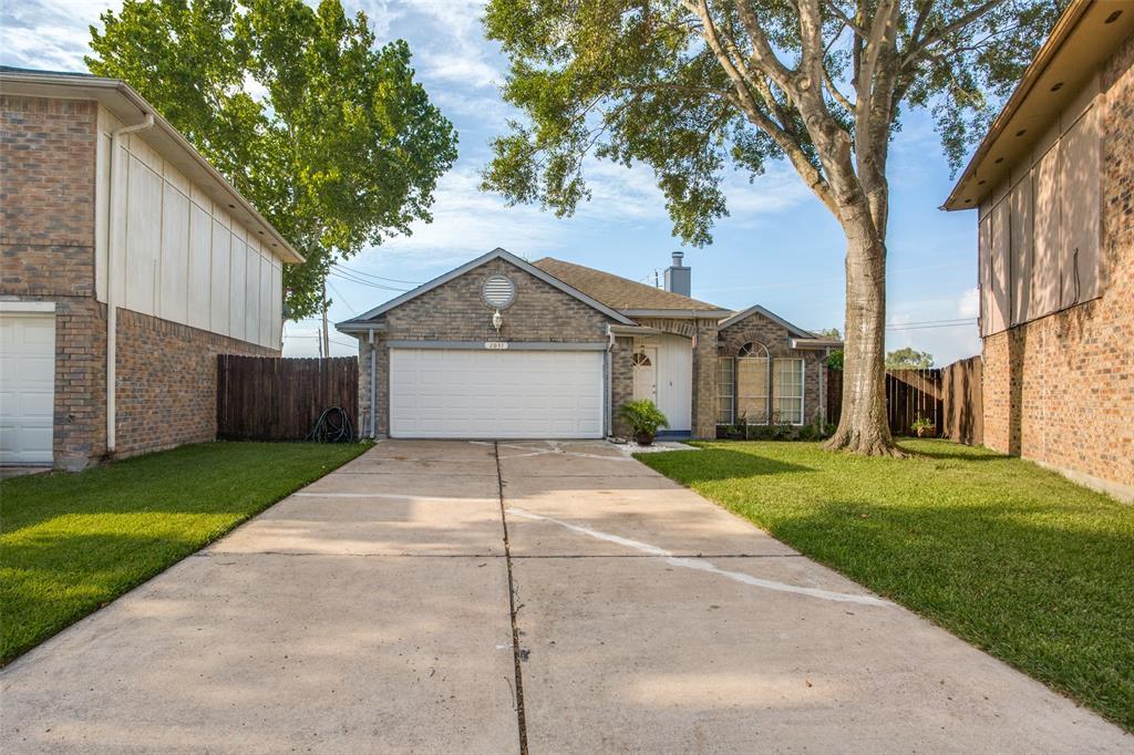 Property Photo: 2037 Wildwood Ridge Drive TX 77489