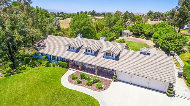 Property Photo: 30518 Avenida Estrada CA 92591