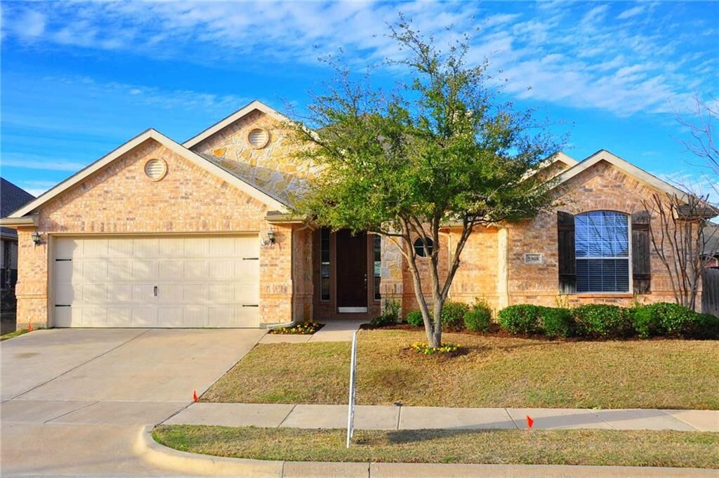 Property Photo: 5908 Parkplace Drive TX 76226