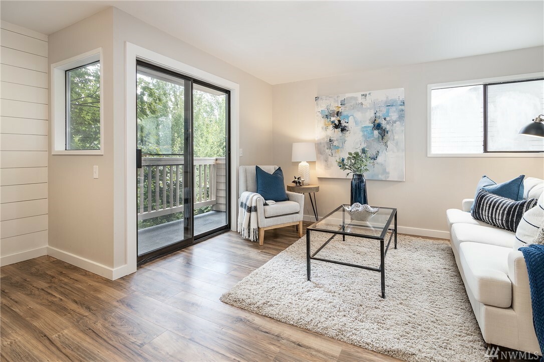 Property Photo: 2626 E Madison St 7 WA 98112
