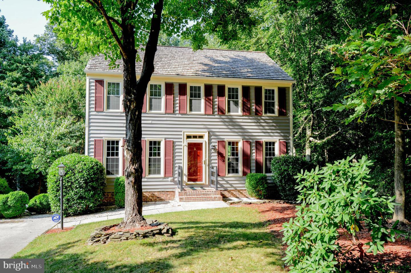 Property Photo: 3106 Cave Court VA 22192