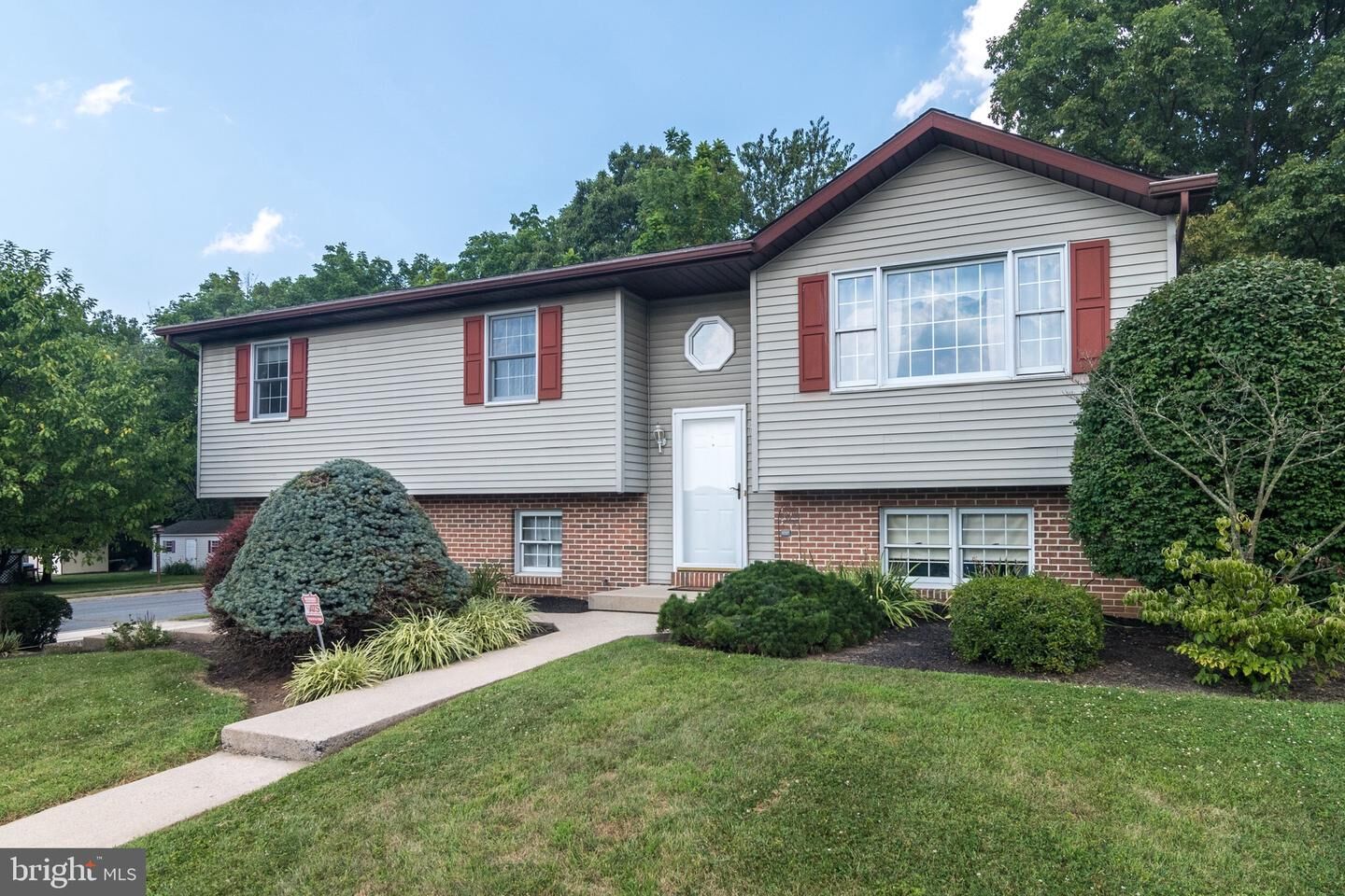 Property Photo:  210 Longleaf Drive  PA 19510 