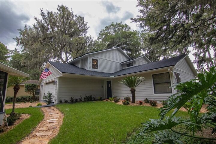 Property Photo: 12118 Cypress Lane FL 34711