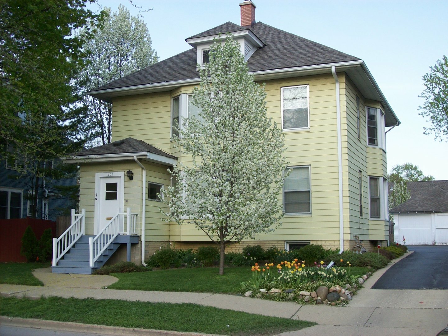 Property Photo: 407 S Hough Street G IL 60010