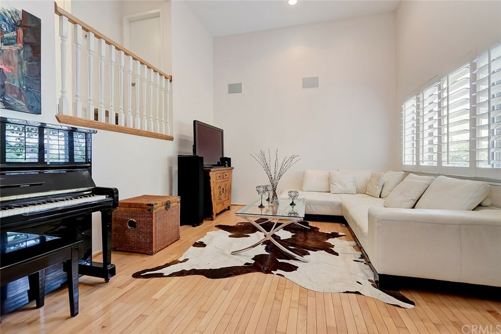 Property Photo:  2000 Mathews Avenue 5  CA 90278 