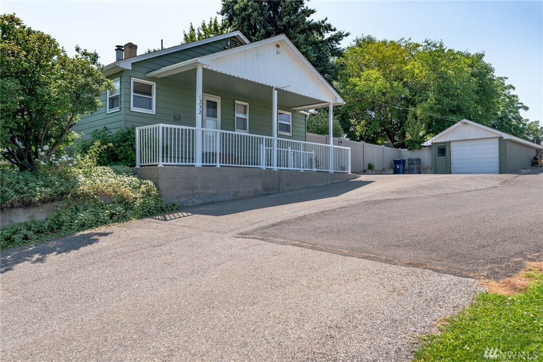 Property Photo: 1232 S Mission WA 98801