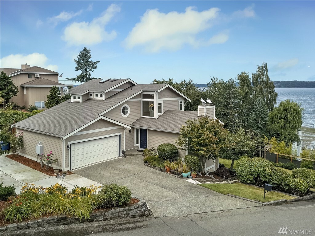 Property Photo: 28807 Sound View Dr S WA 98198
