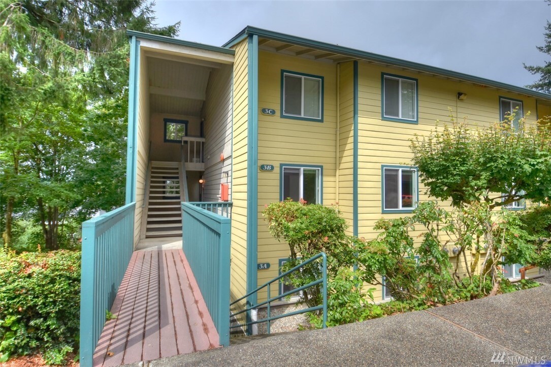 Property Photo:  303 Kenyon St NW 3B  WA 98502 