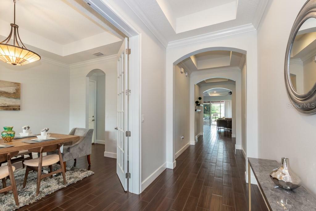 Property Photo: 321 Chesham Street FL 32174