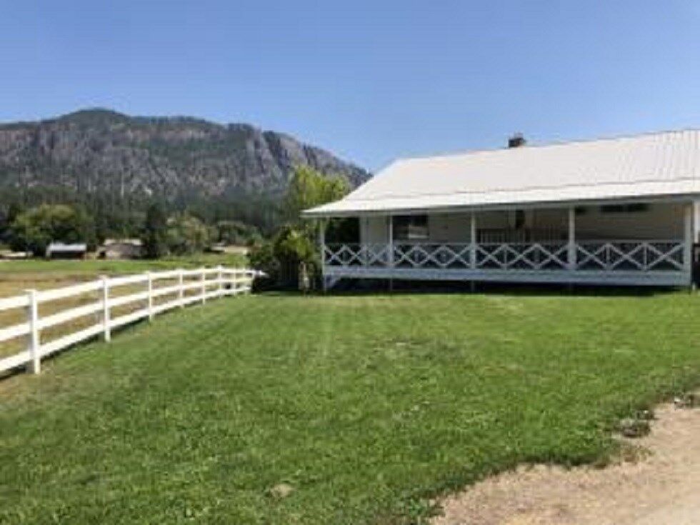 Property Photo: 906 Stingy Ln WA 99109
