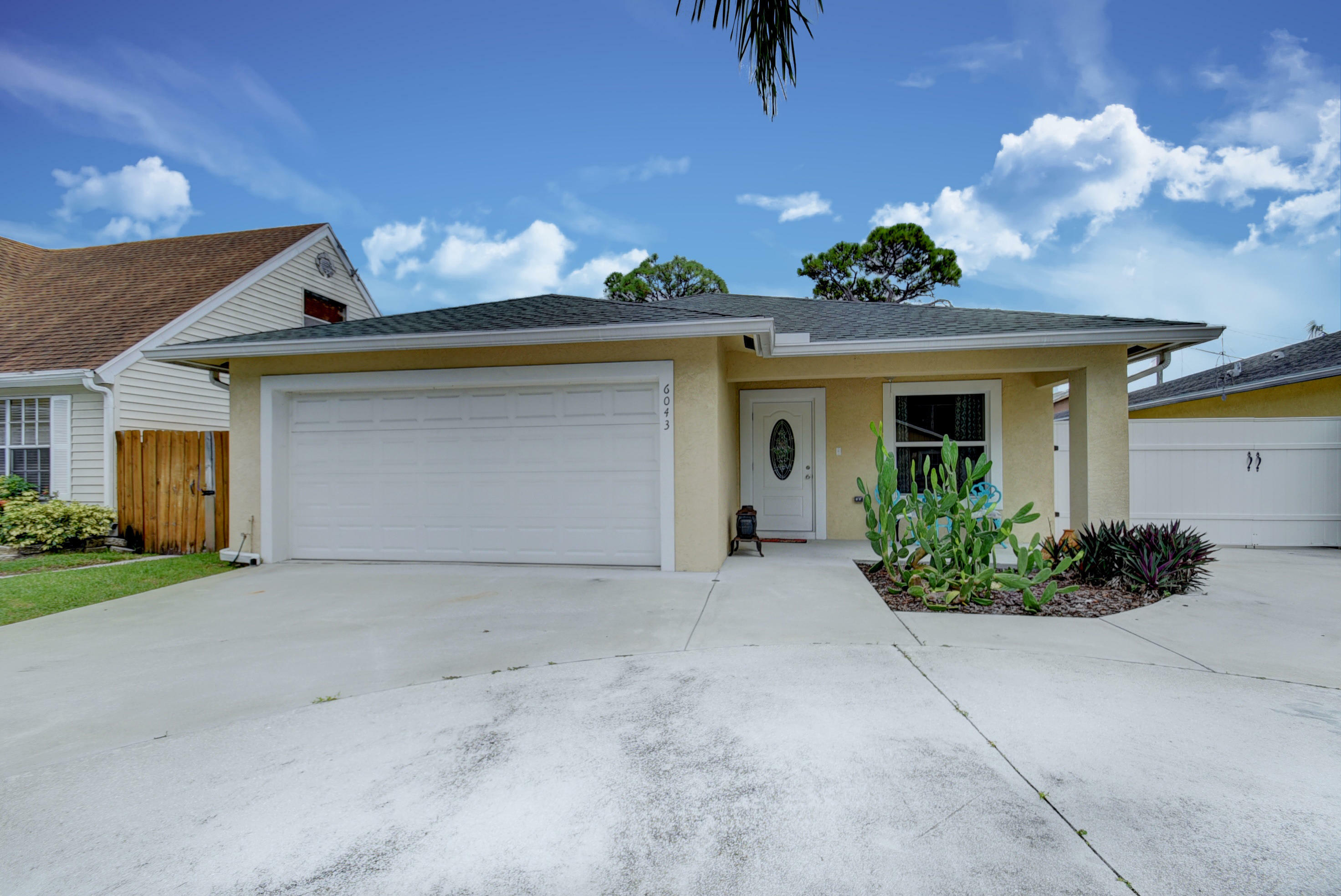 Property Photo:  6043 Bania Wood Circle  FL 33462 