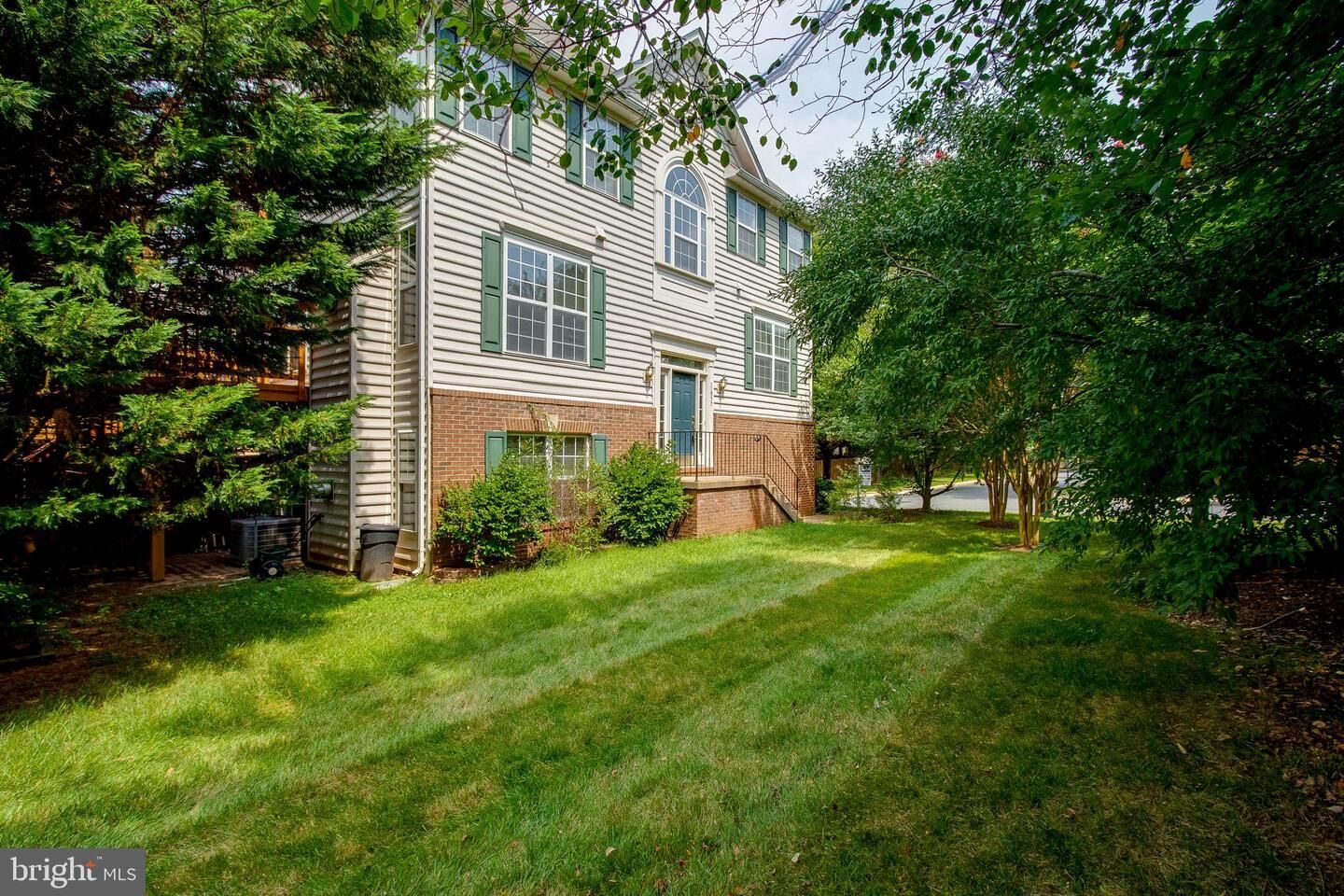 Property Photo:  11577 Laurel Lake Square  VA 22030 