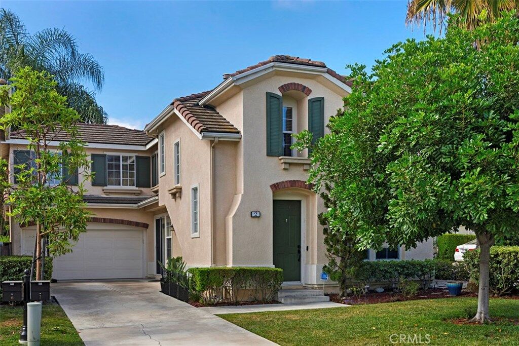 Property Photo:  2 Richemont Way  CA 92656 
