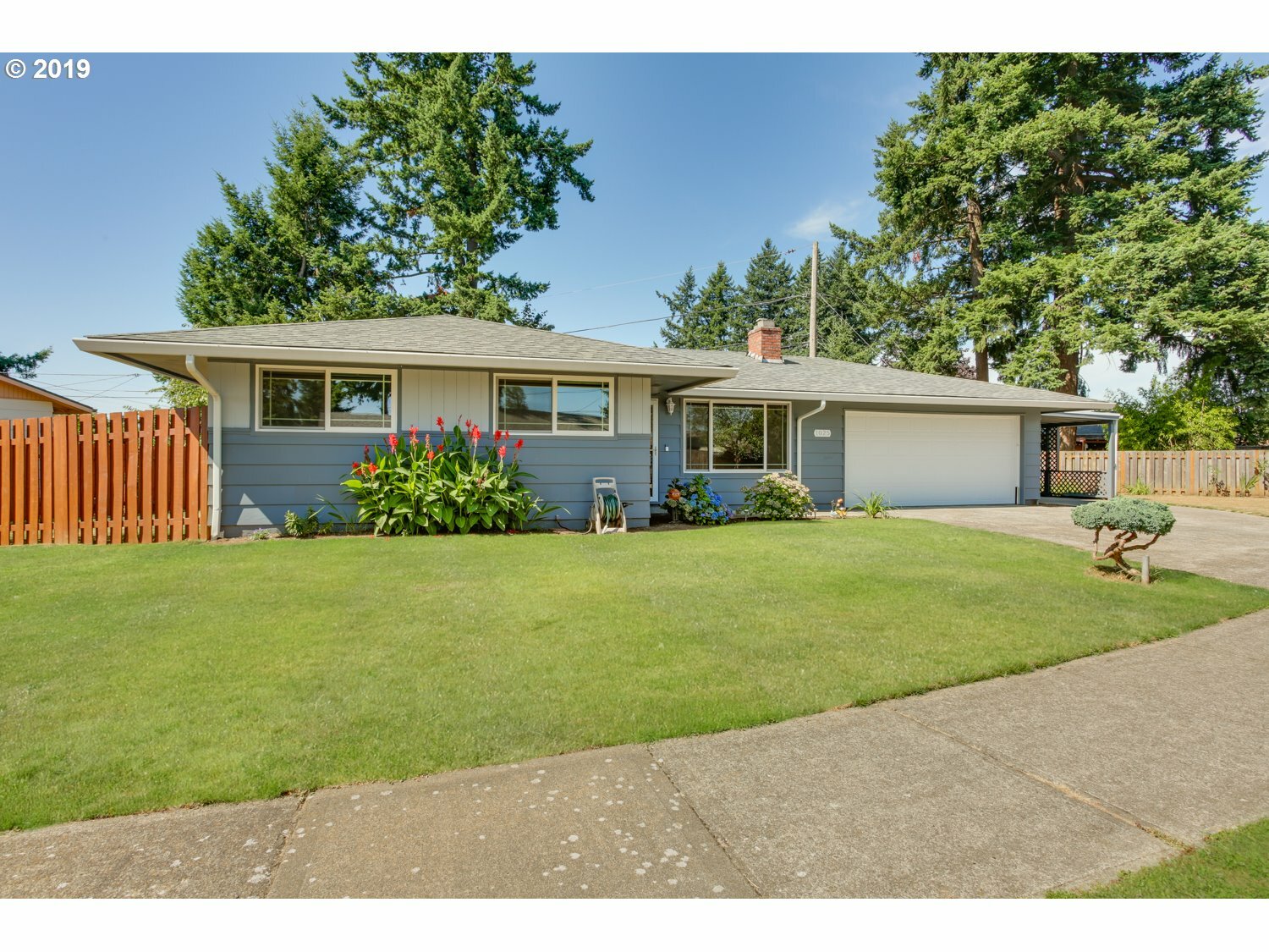 Property Photo:  1025 SE 169th Ave  OR 97233 