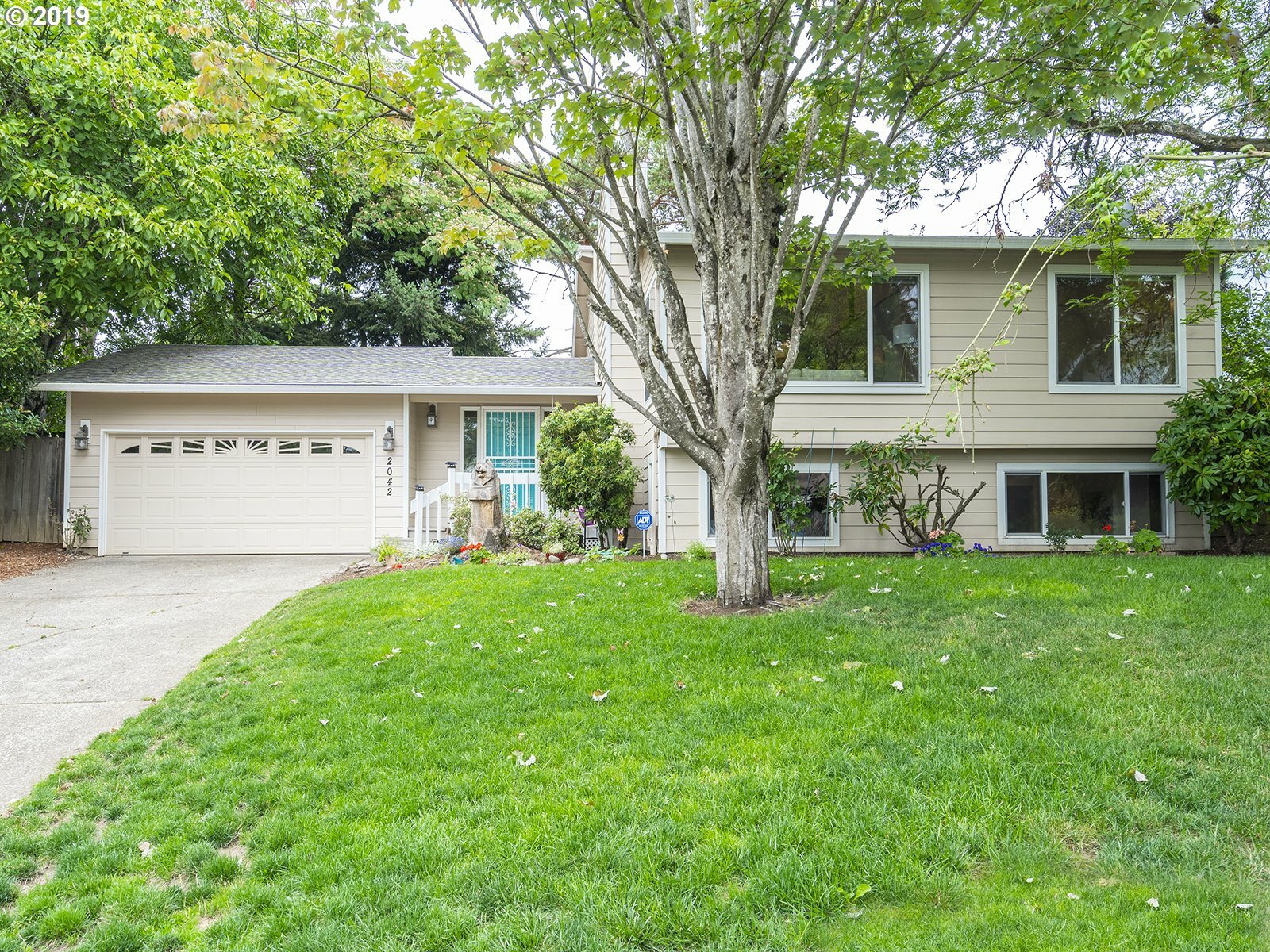 Property Photo:  2042 NW 15th Ct  OR 97030 