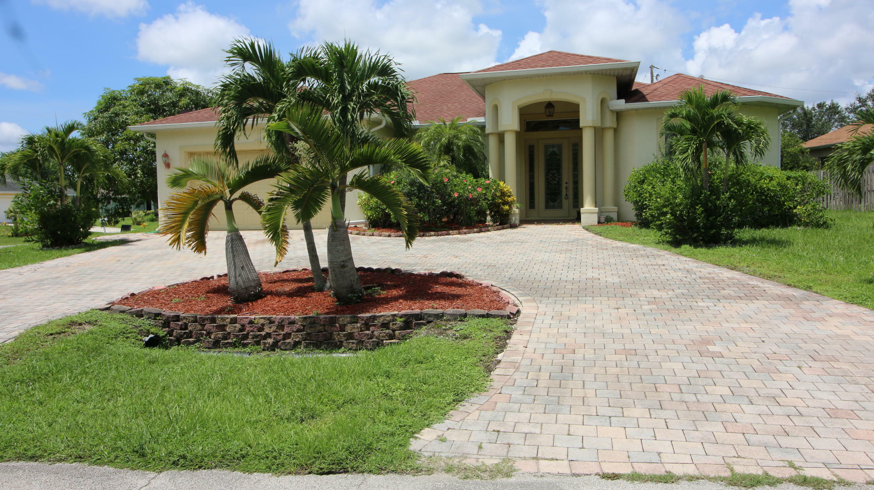 Property Photo:  414 SW Cherryhill Road  FL 34953 