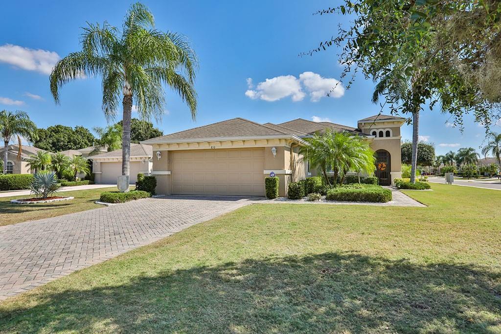 Property Photo:  810 Regal Manor Way  FL 33573 