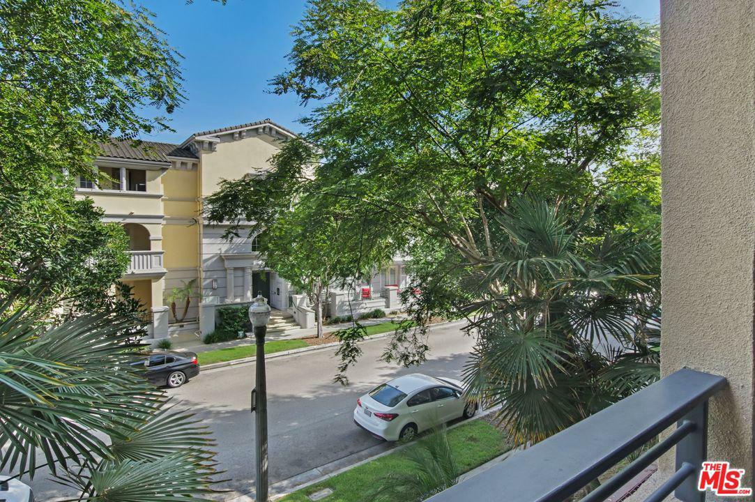 Property Photo: 2724 Bottlebrush Dr CA 90077