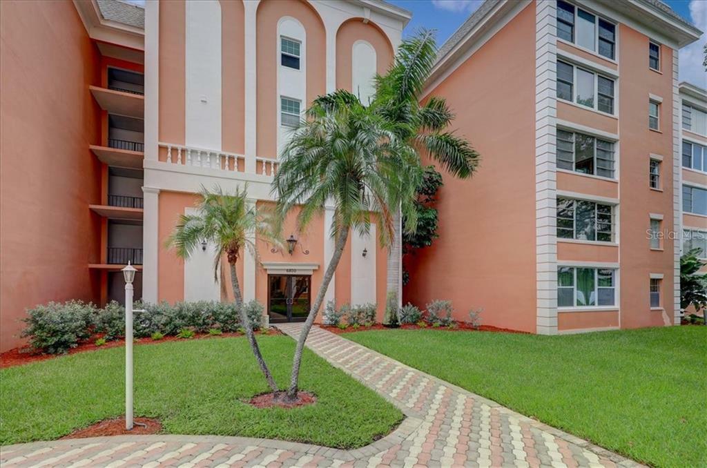 Property Photo: 6800 20th Avenue N 107 FL 33710