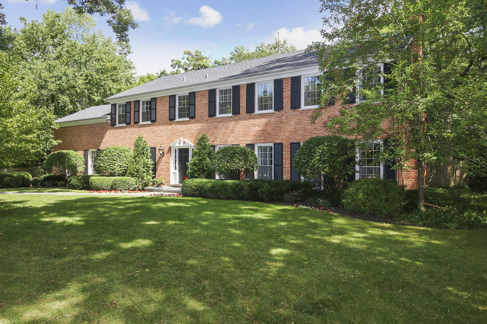 Property Photo: 949 Woodbine Place IL 60045