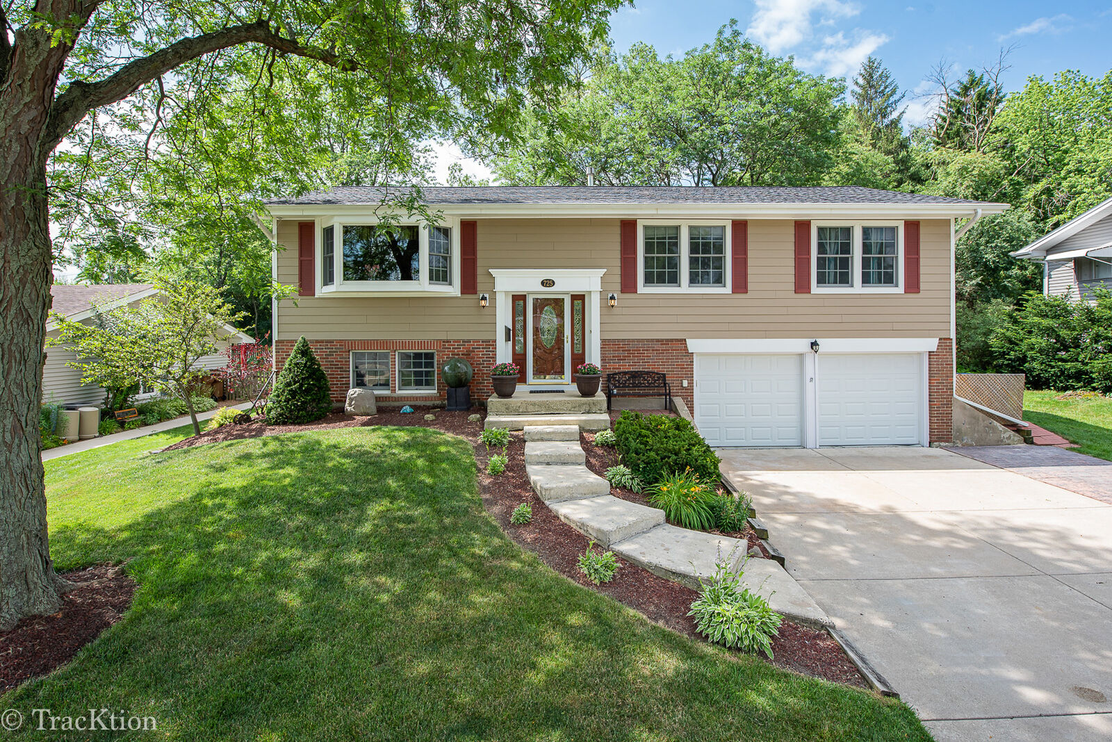 Property Photo:  21W725 Glen Valley Drive  IL 60137 