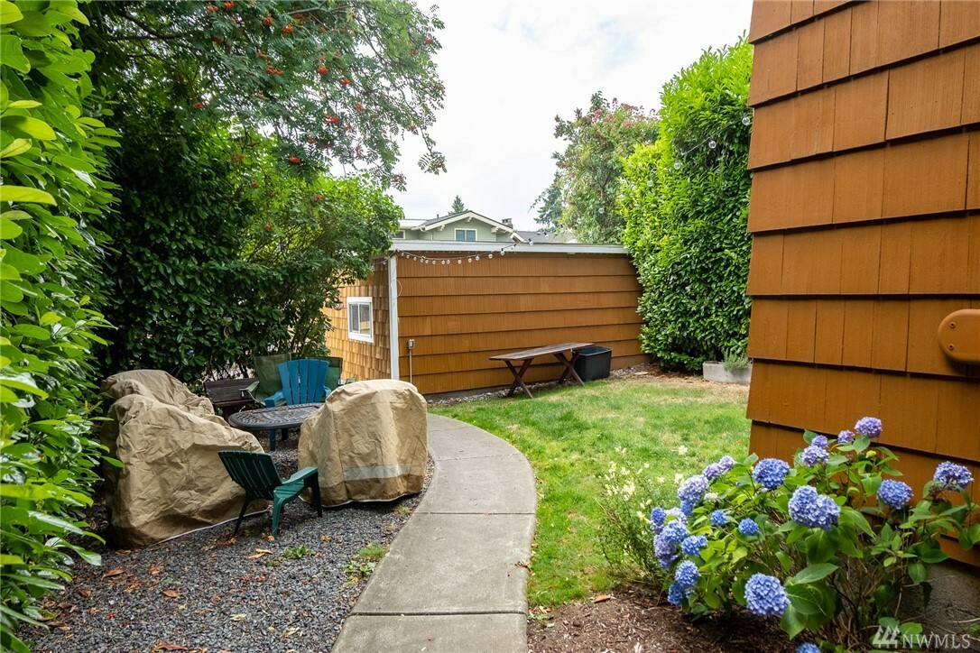 Property Photo:  3917 Wallingford Ave N  WA 98103 