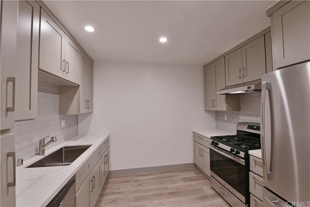 Property Photo:  1408 Barry Avenue 202  CA 90025 