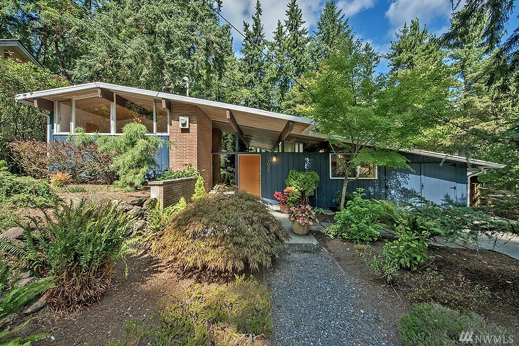 Property Photo:  1022 NE 198th St  WA 98155 