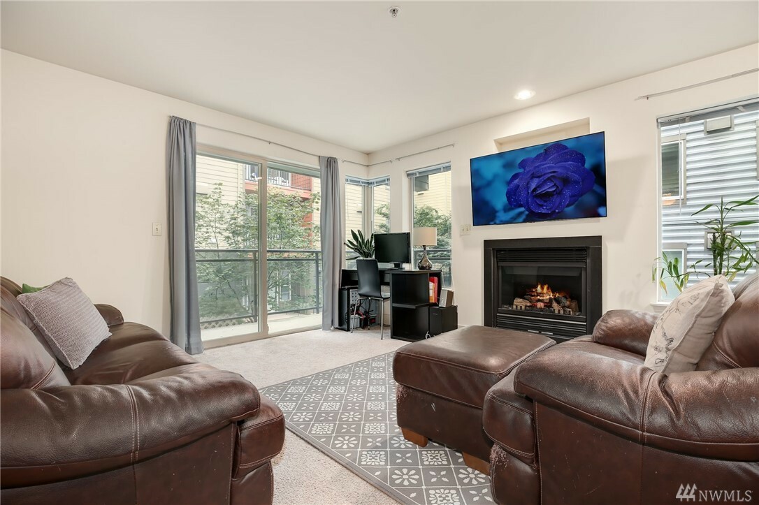 Property Photo: 1550 Eastlake Ave E 206 WA 98102