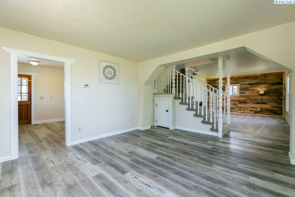 Property Photo:  223405 E Perkins Rd  WA 99337-8719 