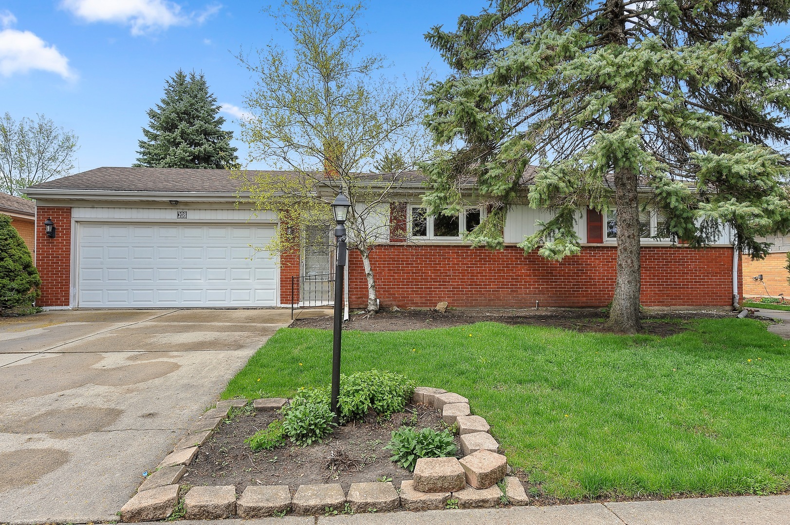 Property Photo:  208 East Kathleen Drive  IL 60068 