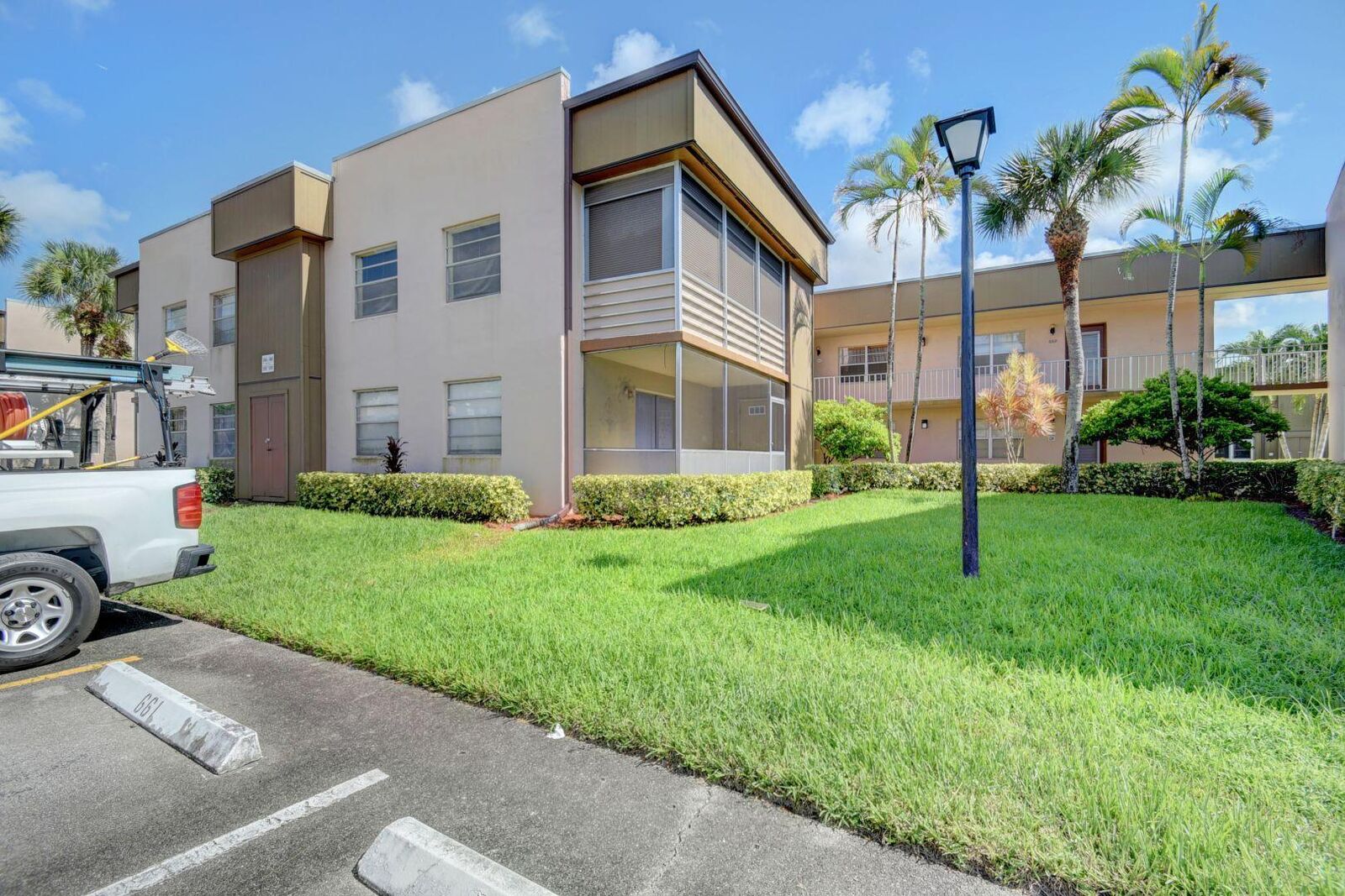 Property Photo: 660 Normandy N FL 33484