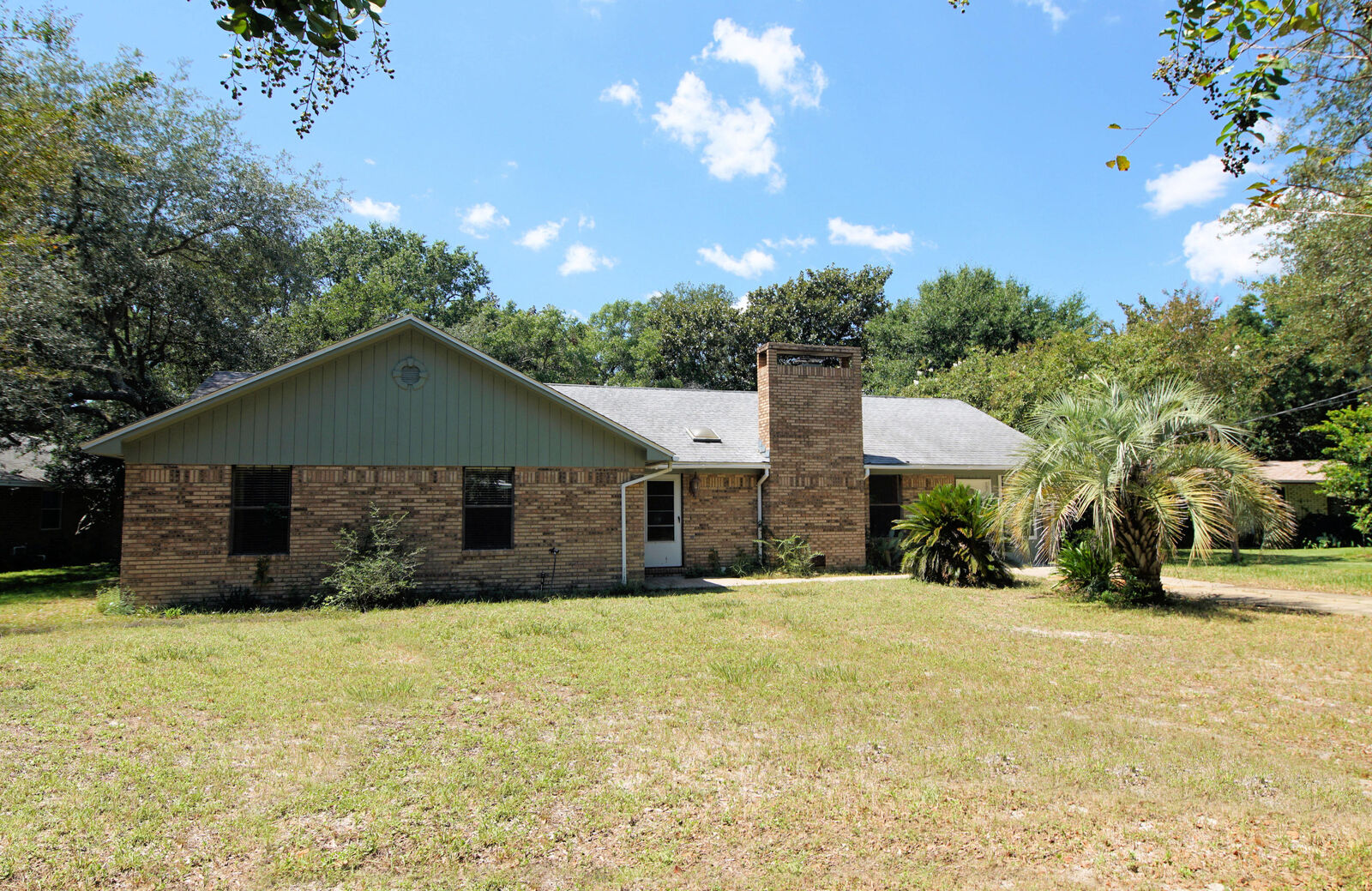 Property Photo:  739 Swan Circle  FL 32541 