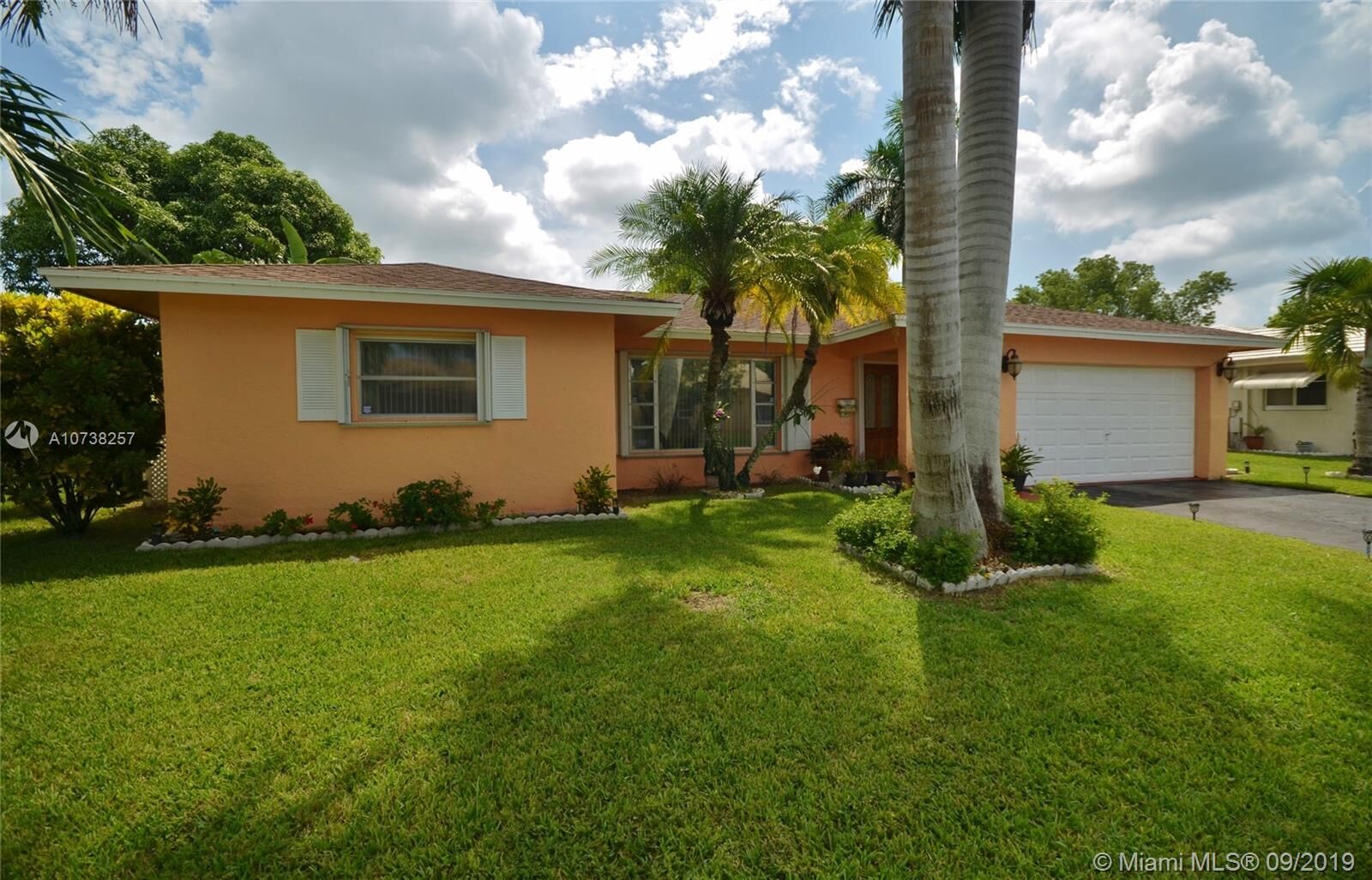 Property Photo: 7612 NW 72nd Ave FL 33321