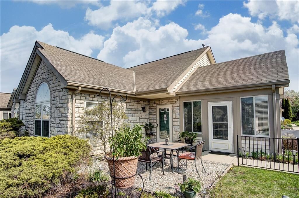 Property Photo:  121 Villa Pointe Drive  OH 45066 
