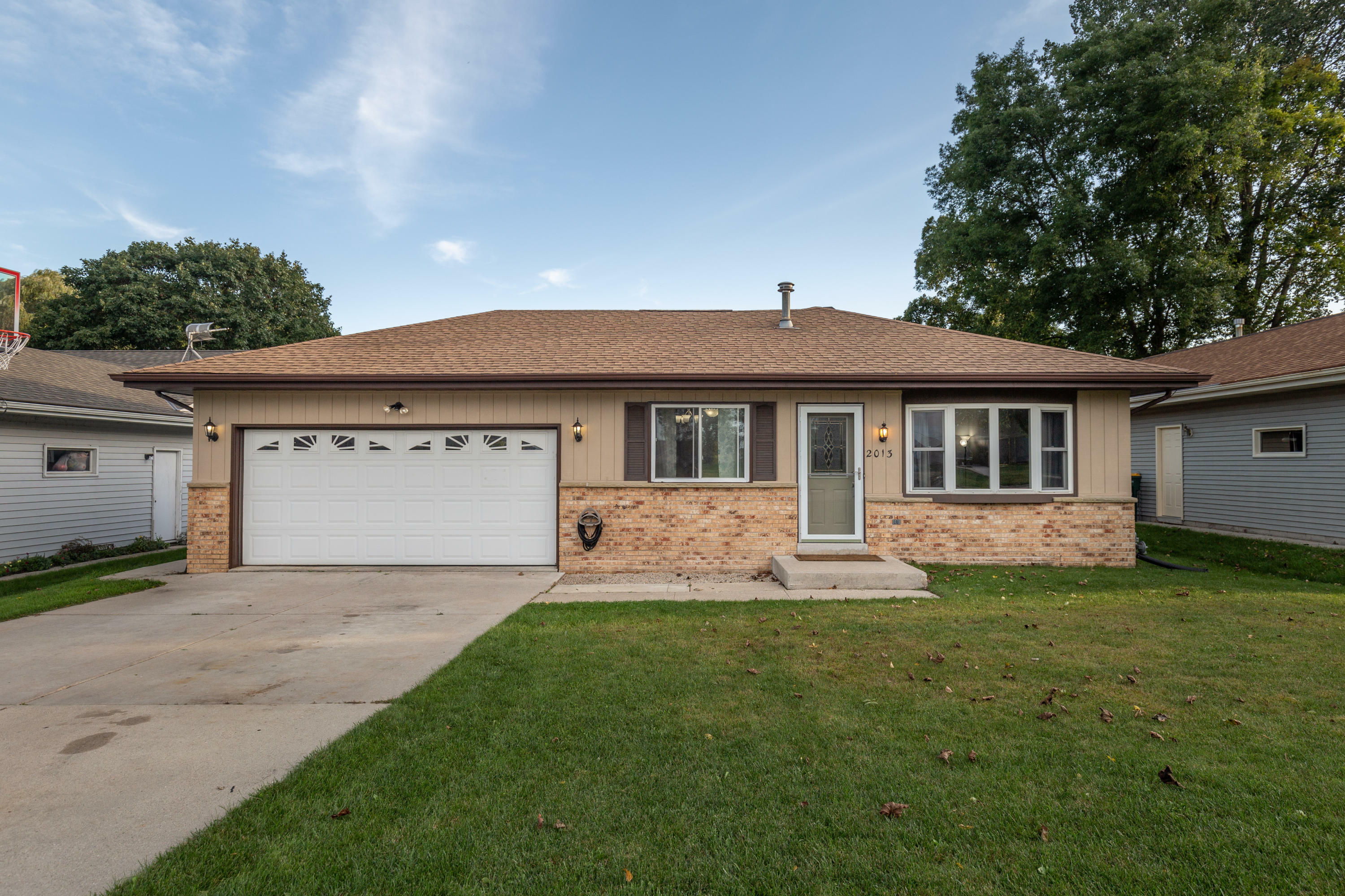 Property Photo: 2013 Creek Rd WI 53090
