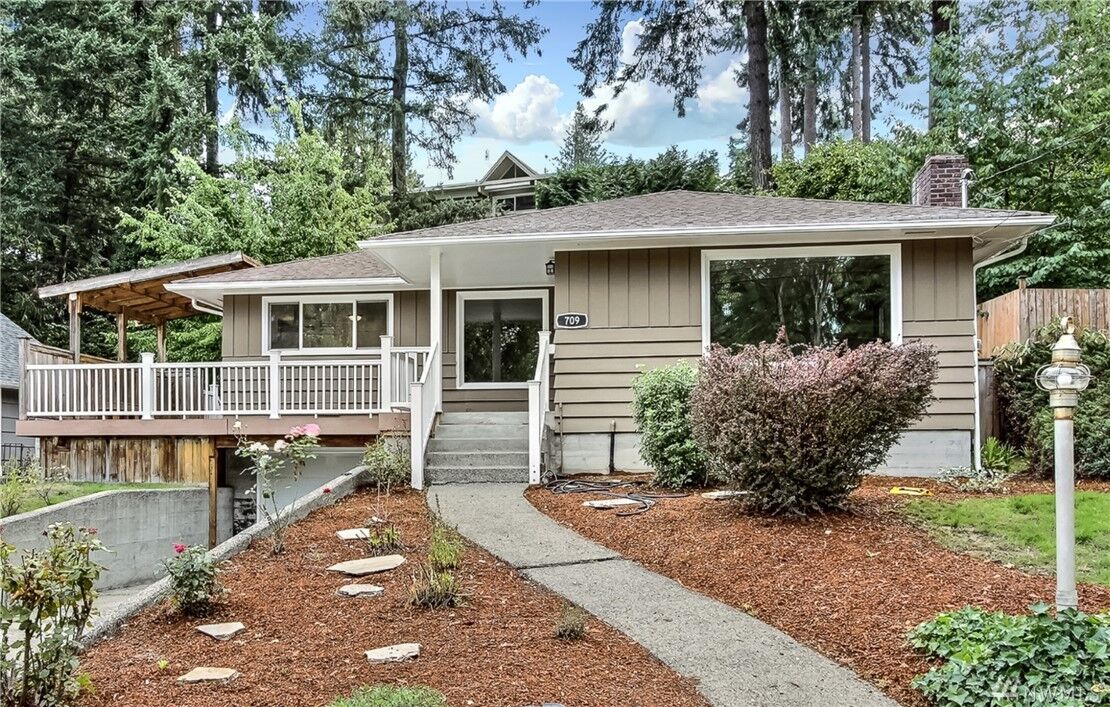 Property Photo: 709 Pasadena Avenue WA 98466