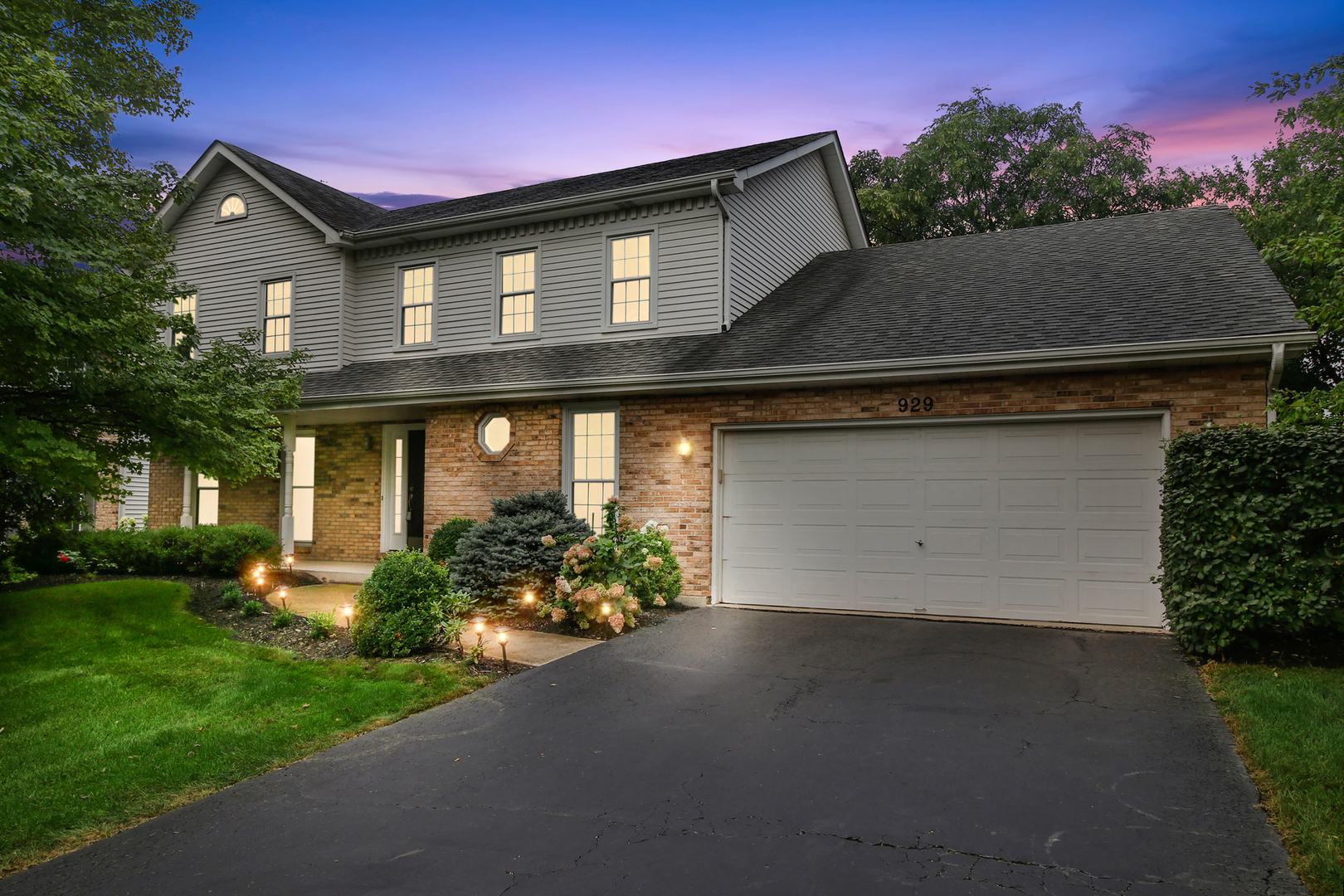 Property Photo: 929 Lehigh Circle IL 60565