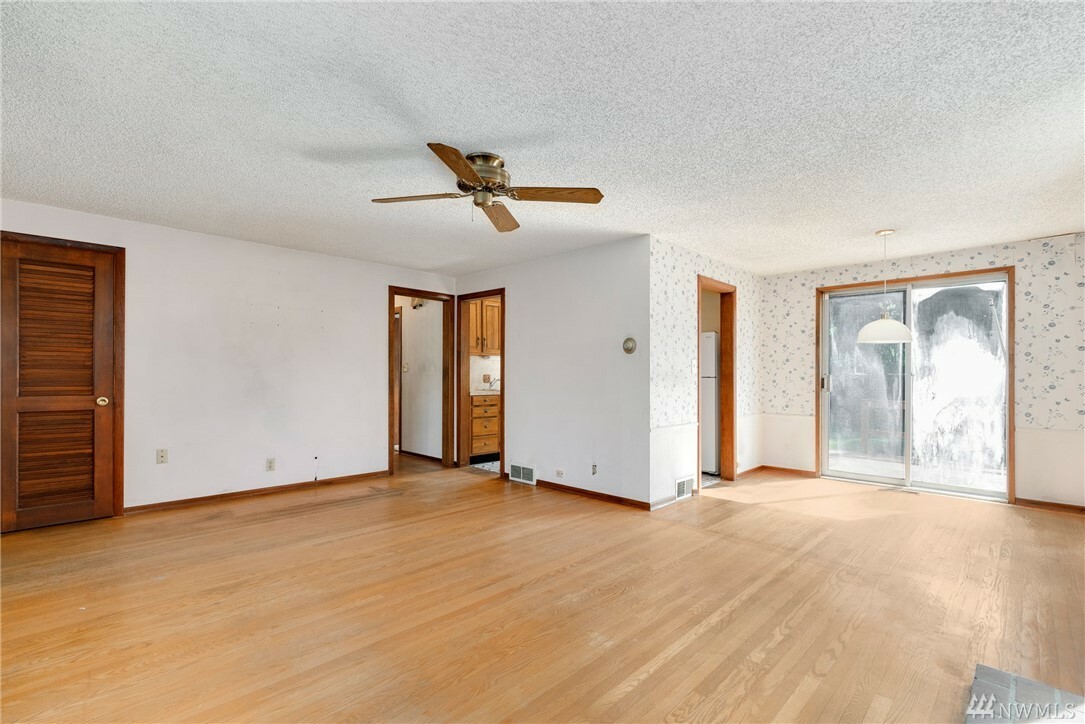 Property Photo:  3051 NE 97th St  WA 98115 