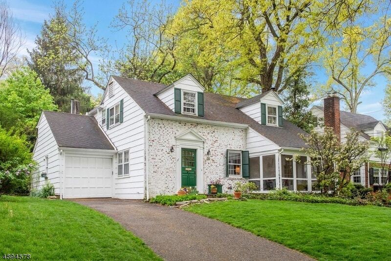 Property Photo:  54 Parkview Ter  NJ 07901 