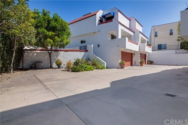 Property Photo:  320 Cazador Lane 5  CA 92672 