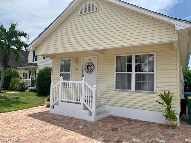 Property Photo:  526 Leawood Cir  FL 34104 