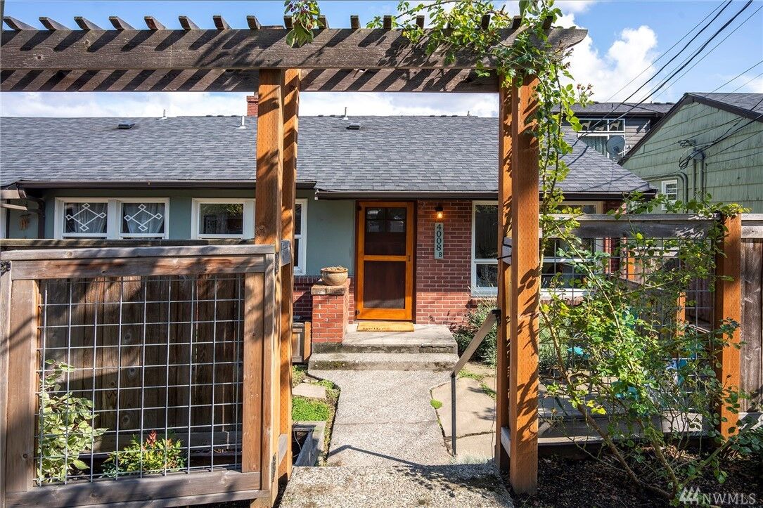 Property Photo: 4008 14th Avenue S B WA 98108