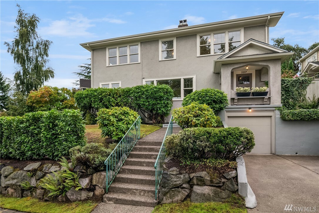 Property Photo:  2217 E Crescent Dr  WA 98112 